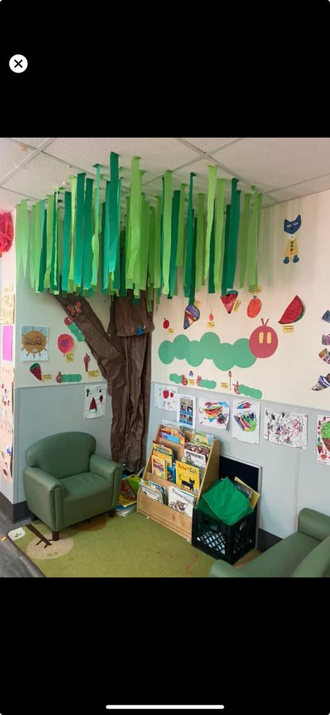 Childcare Rooms Ideas, Pre Toddler Classroom Ideas, Daycare Library Ideas, Cozy Center Ideas Preschool, K3 Classroom Ideas, Classroom Decor Toddler Room, Jungle Theme Daycare Room, Waddler Classroom Ideas, Sensory Area Eyfs