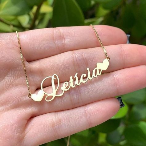 Name Pendent Designs, Zein Shion, Name Locket, Pretty Silver Jewelry, Laser Engraving Ideas, Necklace Name Design, Jewelry Locket, Names Necklace, Pearl Bracelet Jewelry