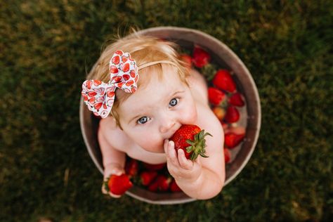 Virginia: Berry First Birthday Photoshoot photo collection by Kahlie Mae Photography One Year Strawberry Pictures, Berry Sweet One Photoshoot, Strawberry Birthday Pictures, Strawberry Themed 1st Birthday Pictures, First Birthday Strawberry Photoshoot, Berry First Birthday Photoshoot Ideas, Berry First Photoshoot, Strawberry Bath Photoshoot Baby, Strawberry Photoshoot Photo Ideas