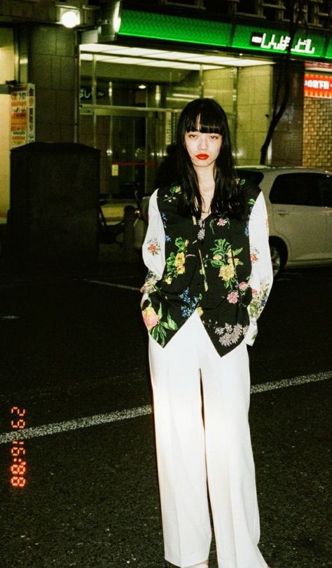 Nana Komatsu Fashion, Look 80s, Komatsu Nana, Nana Komatsu, Looks Style, Fashion Poses, Japanese Fashion, Look Cool, Fashion Inspo Outfits