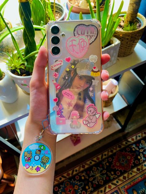 Newjeans Y2k, Clear Phone Case Design, Aesthetic Profile Picture Cartoon Soft, Album Cover Wallpaper Collage, Kpop Phone Cases, Capas Samsung, Y2k Cute, Vintage Phone Case, Phone Cover Design