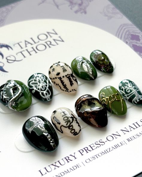 One set to rule them all! 🖤💍✨ Custom 3D Lord of the Rings nails, designed with love for a friend’s birthday surprise! Featuring elven script, a watchful dragon eye, and hints of Middle-Earth magic. Happy birthday to a true LOTR fan! IB: @innerbloom.nails @amandatrivett @nail_hag #pressonnails #custompressonnails #nailart #nailtrends #gelnails #LOTRnails #fantasynails Lord Of The Rings Nails, Lotr Nails, Innerbloom Nails, Elven Script, Earth Magic, Fantasy Nails, Dragon Eye, Birthday Surprise, Middle Earth