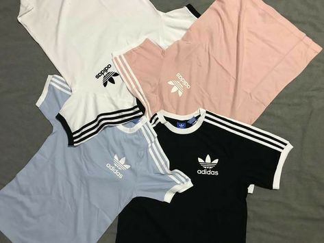 Adidas Shirt Outfit, Addidas Shirts, Looks Adidas, Champion Clothing, Adidas Retro, Teenage Outfits, Cute Lazy Outfits, Casual School Outfits, Adidas Outfit