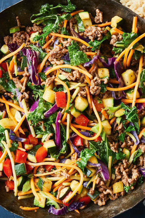 Low-fat and low-cal, this super-vegie beef mince stir-fry is ready to dish in just 20 minutes. Meat Stir Fry, Stir Fry With Noodles, Beef Chops, Japanese Beef, Stir Fry Noodles, Fry Recipes, Recipe Girl, Beef Stir Fry, Lean Beef