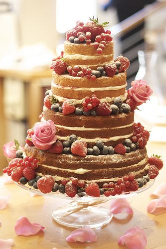 Victoria Sponge Wedding Cake, Super Torte, Cake With Berries, Naked Cakes, Tiered Cake, Victoria Sponge, Simple Wedding Cake, Tiny Things