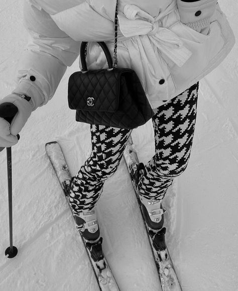 Ski Outfit Aesthetic, Apres Ski Outfit, Ski Aesthetic, Ski Bunnies, Ski Outfit, Ski Girl, Mountain Style, Winter Mountain, Snow Outfit