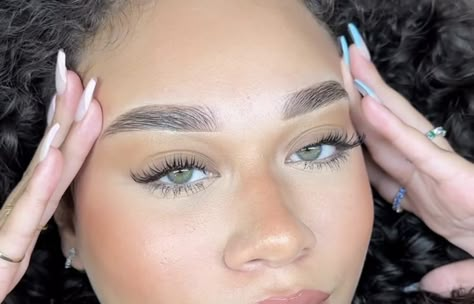 Wet Set Lash Extensions, Lash Extensions Natural, Glamour Makeup Looks, Natural Fake Eyelashes, Beauty Maintenance, Eye Lash Extensions, Lash Ideas, Wet Set, Lash Sets