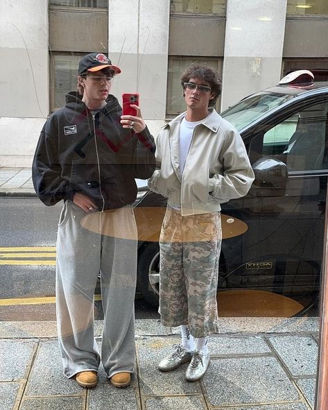 Men’s Sweatpants Outfit, Sweatpants Outfit Men, Outfits Sweatpants, Gray Sweatpants, Sweatpants Outfit, Grey Sweatpants, Man Candy, Photo Inspo, Comfy Outfits