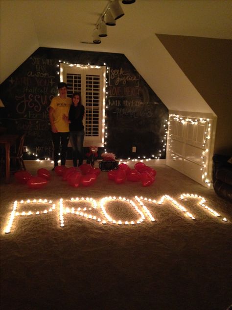 Promposal to my girlfriend! Nots are inside of the heart shaped balloons! Creative Prom Proposal Ideas, Prom Invites, Cute Promposals, Country Prom, Promposal Ideas, Funny Prom, Prom Posters, Heart Shaped Balloons, Cute Homecoming Proposals