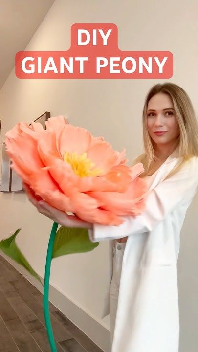 DIY How to make Giant Paper Peony Flower Tutorial Diy Large Standing Flowers, Diy Giant Flower Petals, Big Flower Diy Paper, Making Giant Paper Flowers, Large Flower Decor, Giant Fake Flowers, Large Flower Backdrop, How To Make Large Tissue Paper Flowers, Big Flowers Decorations