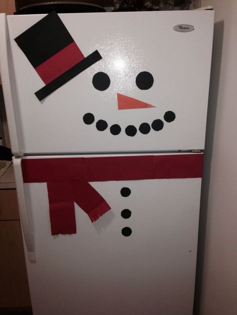 Uni Christmas Decorations, Basement Fridge, Snowman Fridge, Christmas Deocr, Uni Flat, Fridge Decoration, White Fridge, Xmas Centerpieces, Homemade Christmas Decorations