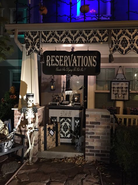 Make your reservations at the "Dead and Breakfast" Haunted Hotel Party, Haunted Hotel Aesthetic, Haunted Hotel Decorations, Haunted Treehouse, Entrada Halloween, Haunted Hollywood, Tyler Birthday, Horror Hotel, Haunted Hallway