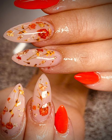 Fall Wedding Nails For Bride Burnt Orange, Burnt Orange Wedding Nails, Orange Wedding Nails, Marigold Nails, Blood Orange Nails, Nails With Dried Flowers, Orange Almond Nails, Dried Flower Nails, Fall Wedding Nails