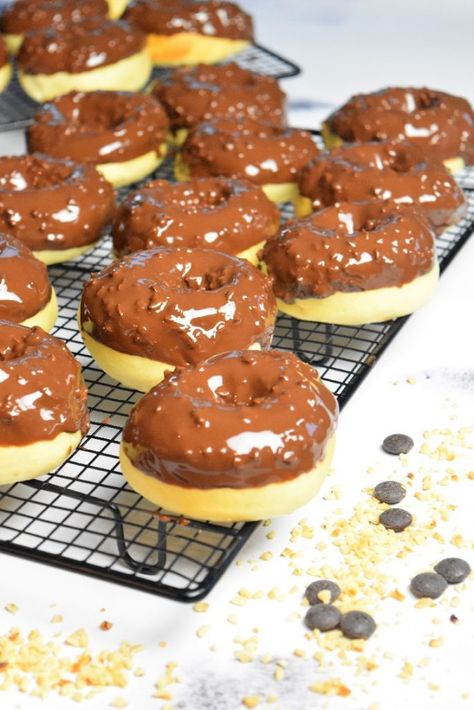 Donuts au four - recette Companion Tiramisu Oreo, Biscuit Cupcakes, Donut Dessert, Desserts With Biscuits, Cake Factory, Mini Donuts, Beignets, Mini Cheesecake, Gingerbread Cookies