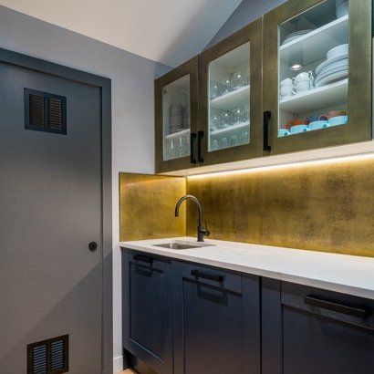 Brass Backsplash, Brass Splashback Kitchen, Brass Backsplash Kitchen, Gold Splashback Kitchen, Brass Splashback, Brass Splasback, Copper Kitchen Benchtop, Copper Mirror Splashback, Kitchen Copper Splashback