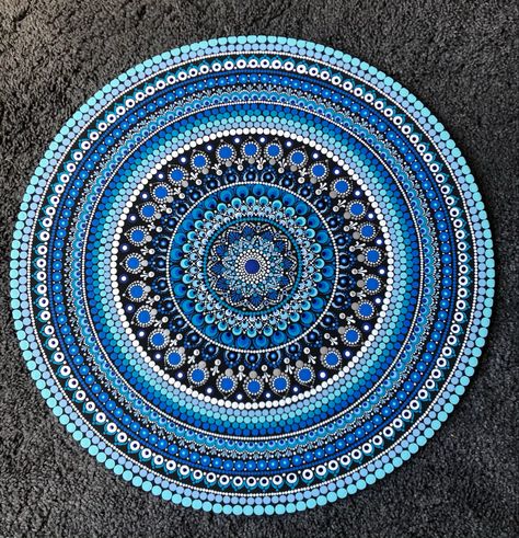 Blue mandala dot painting Mandala Dots, Mandala Drawing, Dot Painting, Dots Art, Rock Art, Dots, Recycling, Clock, Drawings