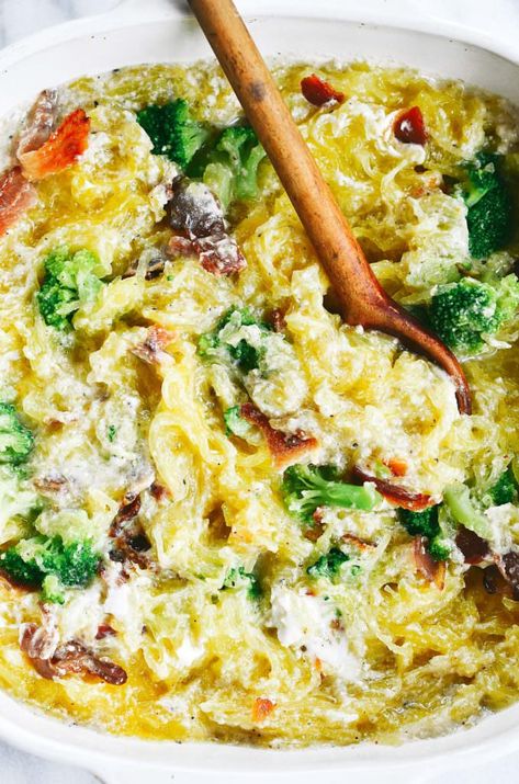 Garlic Spaghetti Squash, Spaghetti Squash Bake, Squash Bake, Whole30 Meal Prep, Garlic Spaghetti, Squash Casserole Recipes, Whole 30 Lunch, Whole30 Dinner Recipes, Easy Whole 30 Recipes