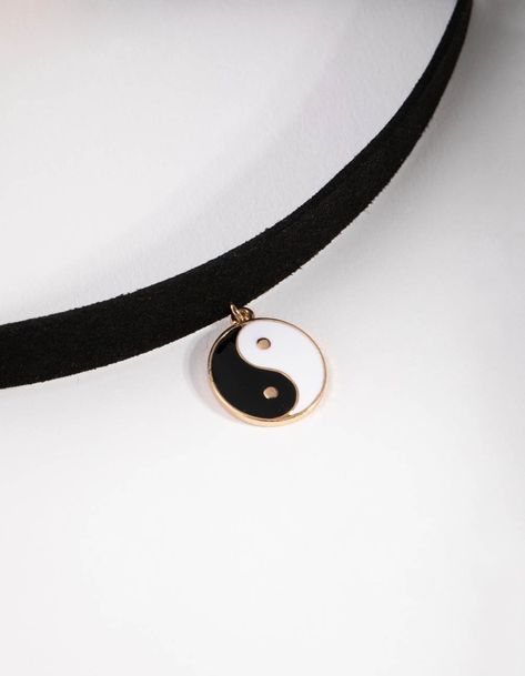 Ying Yang Symbol, Classic Pendant Necklace, Cross Heart, Ying Yang, Necklace Online, Elegant Necklaces, Chain Pendant, Favorite Rings, The 90s