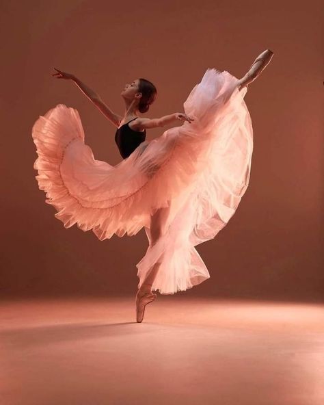 Ballet Dance Photography, Ballet Images, Dance Picture Poses, Photography Videos, Dancer Photography, Ballet Pictures, World Of Dance, Color Splash Photography, Dance Dreams