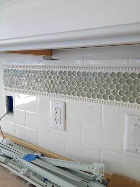 Penny Tiles Kitchen, Ames Tile, Penny Tile Backsplash, Penny Tile, Kitchen Backsplash Designs, Kitchen Wall Colors, Kitchen Counter Decor, Tile Wall, Backsplash Ideas