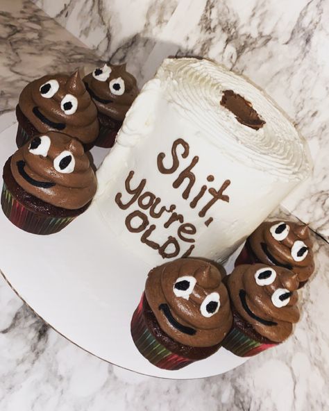 Shit you’re old! Toilet paper cake Crap Your Old Birthday Cake, Poop Cupcakes, Toilet Cake, Poop Cake, Toilet Paper Cake, Old Toilet, Art Deco Wedding Cake, Kfc Recipe, Elegant Birthday Cakes