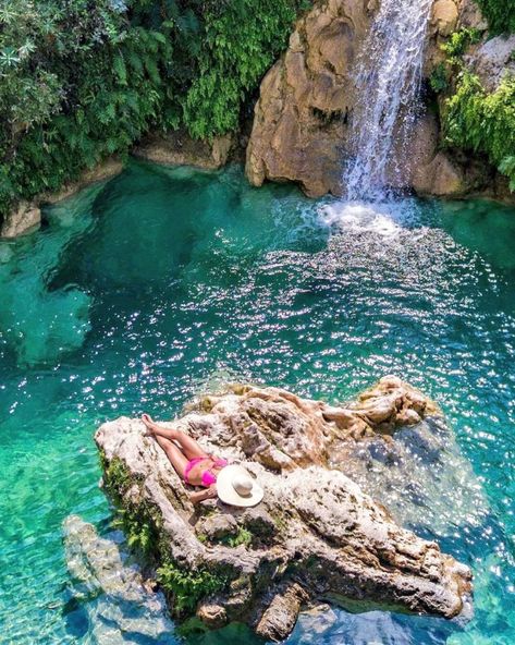 Disfruta de la Pozas Azules de Atzala, a media hora de Taxco | México Desconocido Dubai Architecture, Best Resorts, Most Beautiful Cities, Beautiful Places In The World, Mexico Travel, Countries Of The World, Most Beautiful Places, Small Towns, Travel Dreams