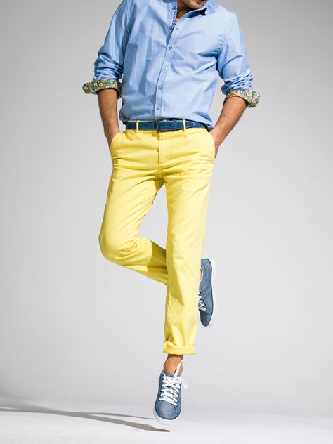 Masons - Chino, Gelb Yellow Chinos Men Outfit, Yellow Jeans Outfit, Yellow Pants Outfit, Chinos Men Outfit, Italian Mens Fashion, Best Man's Outfit, Jeans Outfit Men, Modern Mens Fashion, Colour Combinations Fashion