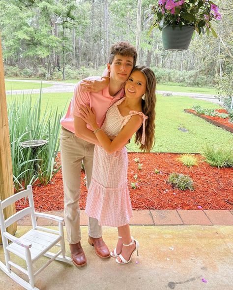 easter sunday fits Easter Pictures With Boyfriend, Easter Couple Pictures Photo Ideas, Couple Easter Pictures, Couple Pink Outfits, Easter Poses, Cute Easter Pictures, Easter Pics, Bf Pics, Prom Picture Poses