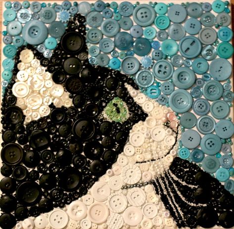 Button Art On Canvas, Button Art Projects, Button Canvas, Buttons Crafts Diy, Button Creations, Art Perle, Black And White Cat, Vintage Jewelry Crafts, Vintage Jewelry Art