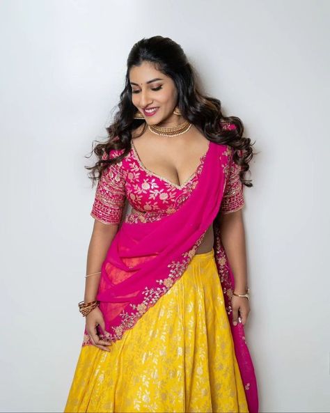 Nysa Devgan, Vishnu Priya, Hot Women Dress, Bigg Boss, Stylish Sarees, Bollywood Girls, Indian Actress Hot Pics, Beautiful Smile Women, Half Saree