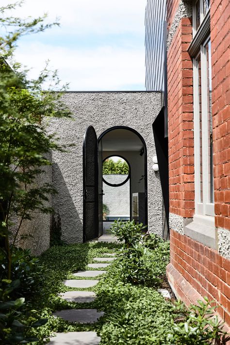 Inspired By Craft Malvern House By Kennedy Nolan Malvern Vic Australia Image 12 House Side Entrance, Malvern House, Hunting For George, Byron Bay Beach, Danish House, Side Entrance, The Creeper, Mediterranean Style Homes, Cottage Renovation