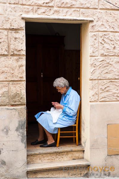 Knitting Reference Pose, Old Lady Sitting In Chair, Person Knitting Reference, Sitting Pose Reference Chair, Old Woman Aesthetic, Outside Reference, Person Knitting, Woman Sitting In Chair, Sitting In Chair