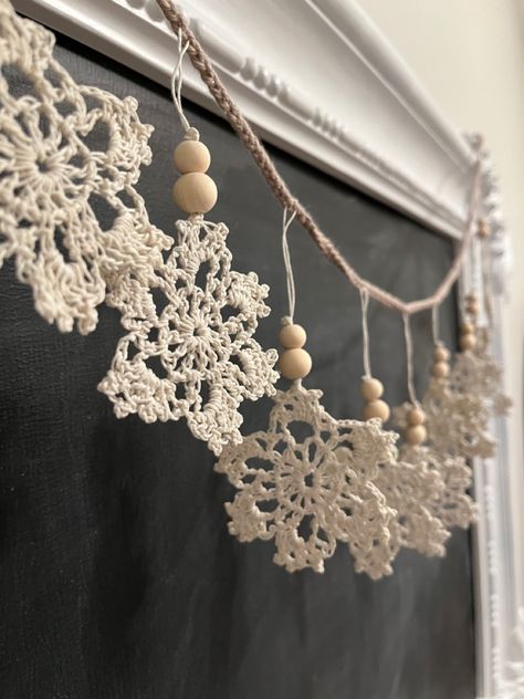 Snowflake Crochet Garland, Crochet Christmas Banner, Winter Crochet Decor, Crocheted Garland Christmas, Crochet Winter Garland, Crocheted Christmas Garland, Crochet Holiday Decor, Crochet Ideas Christmas, Crochet Christmas Garland Free Pattern