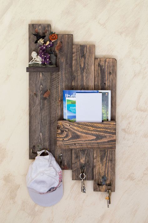 "To welcome you in your home, I present this entryway organizer handmade by reclaimed wood. Reusing wood contributes to sustainability and respects the environment. This work is READY TO SHIP. A rustic wood key holder or hallway mail organizer, made of pallet wood, which has aesthetic and decorative value. You can use it to store mail, magazines, keys, hang clothes, bags, support your glasses or mobile phone. This mail and key holder rustic it can also be a great idea to give to family and frien Letters Made From Pallet Wood, Pallet Mail Organizer, Mail And Key Holder Entryway, Keys And Wallet Storage Entryway, Pallet Wall Art Ideas, Key And Mail Holder Entryway, Rustic Key Holder Ideas, Key Rack Ideas Entryway, Rustic Mailbox Ideas