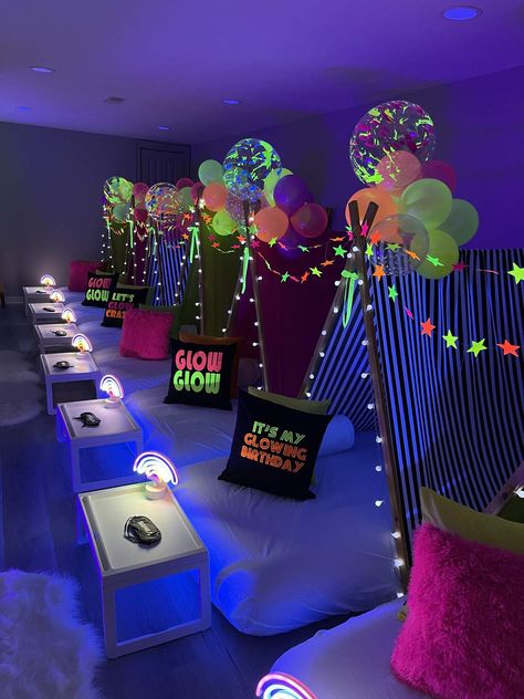 Dark Birthday Party, Glow In The Dark Birthday, Dark Birthday, Glow Crafts, Neon Birthday Party, Sweet Sixteen Birthday Party Ideas, Glow Birthday Party, Thirteenth Birthday, Sleepover Birthday Parties