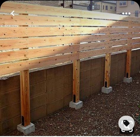 Fence Landscaping Border Backyard Ideas, Diy Privacy Fence, Privacy Fence Designs, Garden Privacy, Patio Fence, Backyard Privacy, Privacy Walls, Cozy Outdoor, Privacy Screen Outdoor