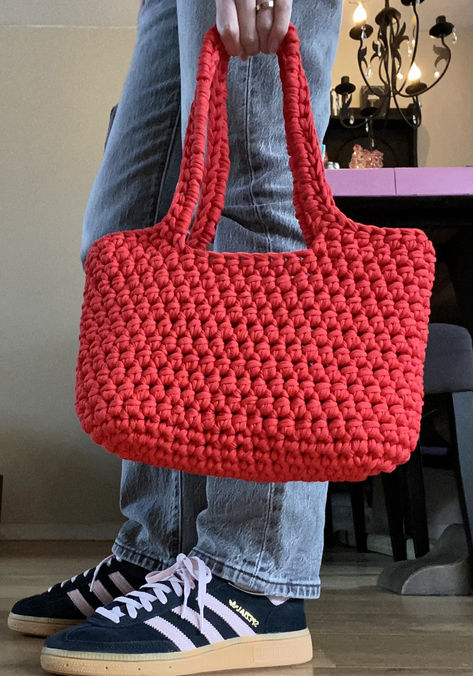 Handmade bag with tshirt yarn #crochet #crochetbag #crochetpattern #handmade #chunkybag Crochet Tshirt Yarn Bag, Crochet T Shirt Yarn Projects, Crochet Bag Tshirt Yarn, Tshirt Yarn Projects, Tshirt Yarn Crochet Bag, Crochet Tshirt Yarn, Tshirt Yarn Bag, Tshirt Yarn Crochet, Crochet Spaghetti