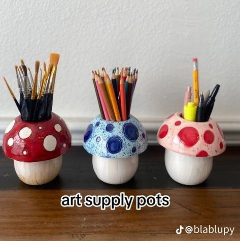 Clay Project Ideas, Mushroom Vase, Cute Pottery, Ceramic Mushroom, Diy Air Dry Clay, Air Dry Clay Projects, Tanah Liat, Clay Diy Projects, Diy Ceramic