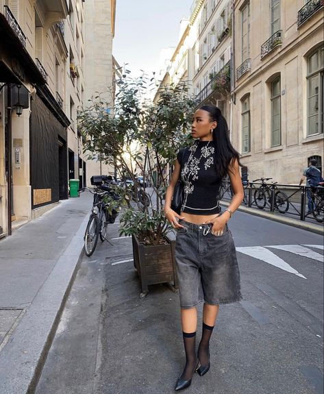 Gray Jorts Outfit, Wide Shorts Outfit, Handbag Campaign, Fashion Killa Summer, Vintage Athleisure, Iconic Looks, Adidas Three Stripes, Sock Outfits, Sheer Socks