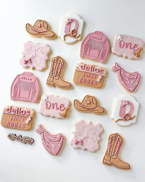 🌟 Della’s First Rodeo… | Instagram Pink Rodeo Cake, First Rodeo Birthday Party Girl Food, Not My First Rodeo 2nd Birthday, First Rodeo Cookies, First Rodeo Birthday Party Girl, Western Cake, Second Rodeo, Sibling Birthday Parties, First Rodeo Birthday