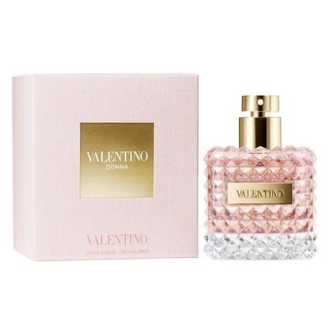 Valentino Donna de Valentino est un parfum Chypré Floral pour femme. Valentino Donna a été lancé en 2015. La note de tête est Bergamote; les notes de coeur sont Rose de Bulgarie et Iris; les notes de fond sont Patchouli, Cuir et Vanille. Valentino Parfum, Valentino Perfume, Long Lasting Perfume, Bulgarian Rose, Valentino Women, Sweet Floral, Womens Fragrances, Floral Notes, Floral Scent