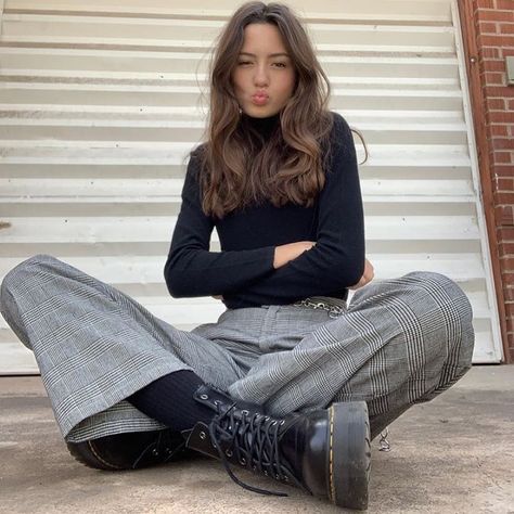 Delilah Aesthetic Outfits, Delilah It Girl Aesthetic, Delilah Aesthetic, Brandy Melville Outfits, Estilo Indie, Grunge Look, School Looks, 90s Grunge, Soft Grunge