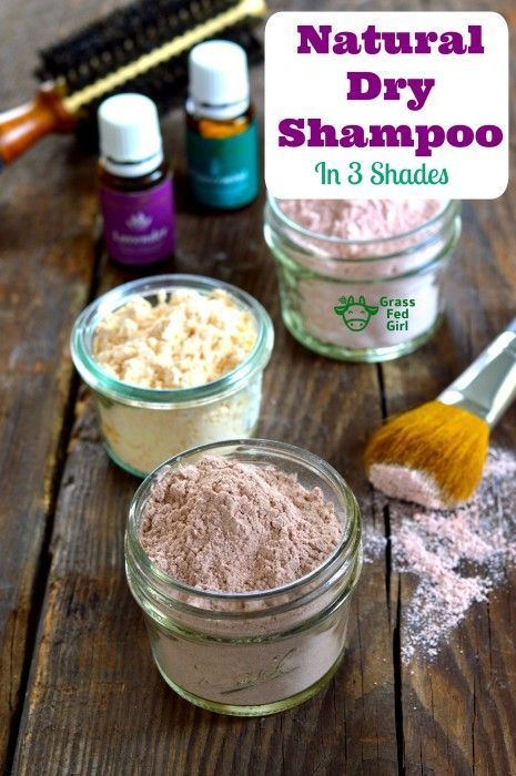 Natural Dry Shampoo in 3 Shades | http://www.grassfedgirl.com/natural-dry-shampoo-recipe-in-3-shades/ Dry Shampoo Recipe, Baking Soda Dry Shampoo, Baking Soda Health, Natural Dry Shampoo, Coffee Facial, Shade Grass, Diy Dry Shampoo, Shampoo Recipe, Oily Skin Acne