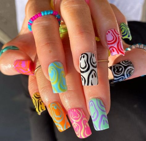 Rave Nails Almond, Crazy Nail Ideas Art Designs, Rave Acrylic Nails, Trippy Nail Art Short, Crazy Summer Nails Designs, Nails Inspiration Nail Art, Edc Nails Rave, Trippy Nail Ideas, Crazy Nails Designs