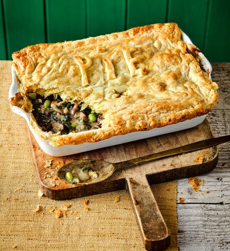 Vegan mushroom and kale pot pieghkuk Cheese Turkey, Turkey Pie, Mushroom Pie, Boursin Cheese, Pot Pies Recipes, Boxing Day, Vegan Dinner Recipes, Pot Pie, Christmas Recipes