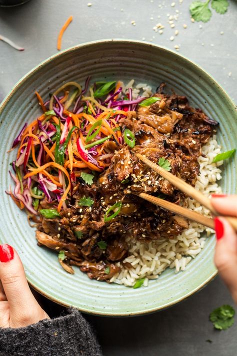 Pulled jackfruit bowls - Lazy Cat Kitchen Jackfruit Bowl, Jackfruit Pulled Pork, Pulled Jackfruit, Lazy Cat Kitchen, Jackfruit Recipes, Cat Kitchen, Lazy Cat, Meatless Meals, Tampa Florida