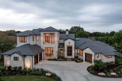 Tour this alluring Texas home with clean and contemporary details Texas Limestone, Texas Mansions, Metal Roofs, Dream Life House, Grey Metal, Modern Home Design, Texas Homes, Modern Cabinets, Luxury Homes Dream Houses