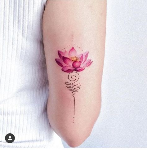 Diseños de flor de loto tatuaje, ¡no tienes excusas! | Revista KENA México Lotus Flower And Cherry Blossom Tattoo, Lotus Flower Tattoo With Color, Lotus Tattoos For Women, Lotus Tattoo Ideas, Simple Lotus Tattoo, Lotus Flower Tattoo Meaning, Small Lotus Tattoo, Simple Forearm Tattoos, Simple Tattoos For Women