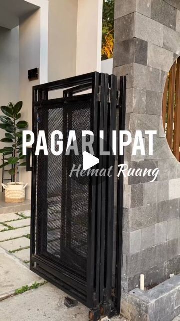 Outside Gate Design, Pagar Loster, Design Pagar, Pagar Modern, Mini Cafe, Grill Gate, Luxury House Interior Design, Entrance Door, Home Design Decor