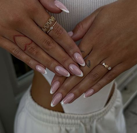 Pink Nails With White French Tip, Pink And White Almond Nails, Shellac Nails Fall, Ongles Gel French, Almond Nails French, Pink French Nails, Baby Pink Nails, Manikur Kuku, Smink Inspiration